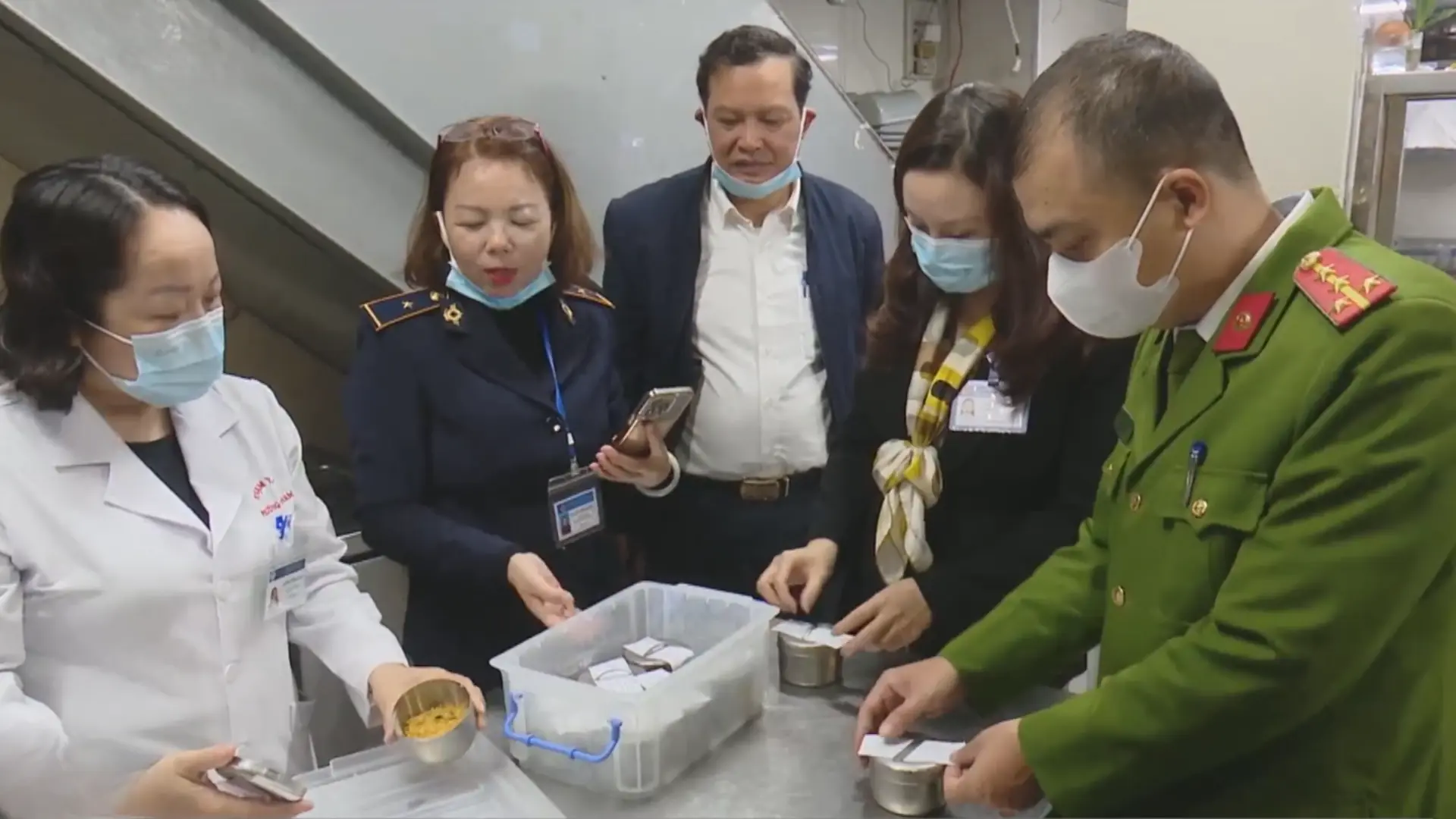 Hà Nội kiểm soát an toàn thực phẩm phục vụ Tết 2026